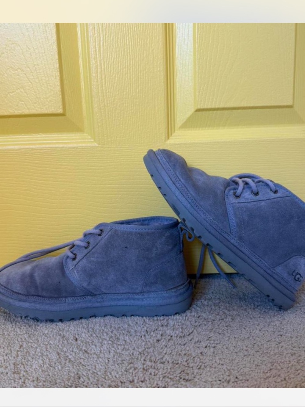 UGG women’s  Suede Chukka Boots